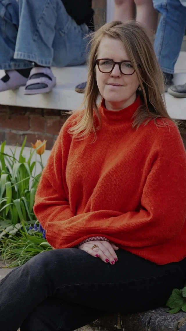 Take a deep dive into Charlotte's story and life in Norwich ⭐ Having moved here with her family 9 years ago, professional photographer Charlotte has created a beautiful community and speaks to us about her day to day in the city. Special mentions go out to: @sainsburycentre, @flockcoffeehouse, @bookbugsdragontales