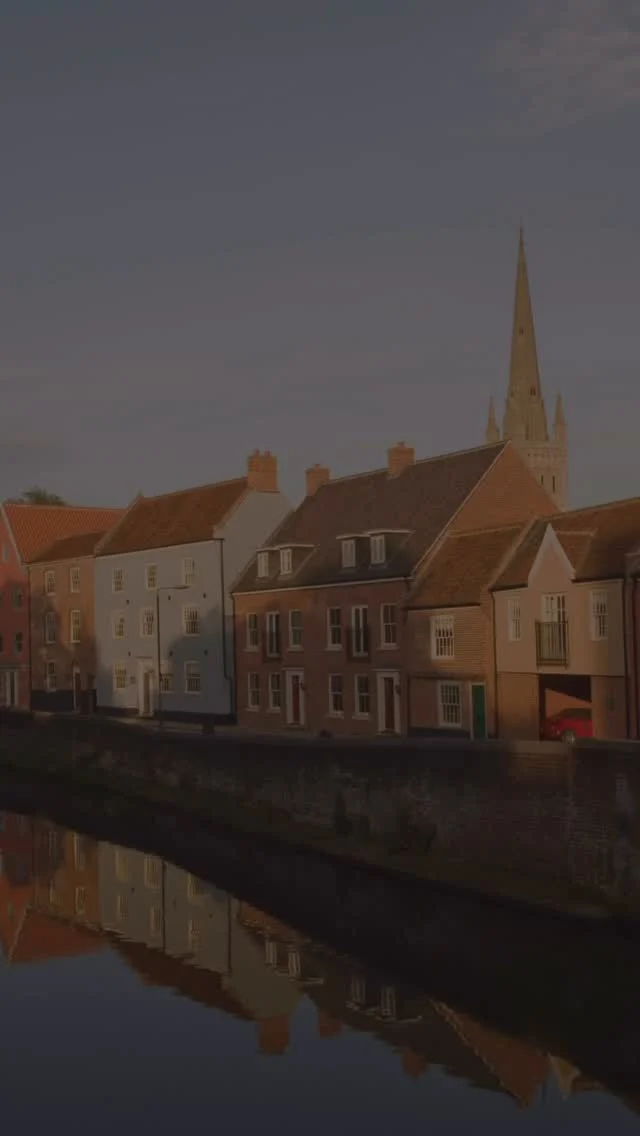 Flexibility, comfort and style is a key factor in all our Norwich coworking spaces. 💻 Browse our full list on workinnorwich.co.uk and get stuck in your new flexible working space 🖥️📍 @studio.inn @mitre.house @tcnuk @stgeorgesworks @the_studio_nr1