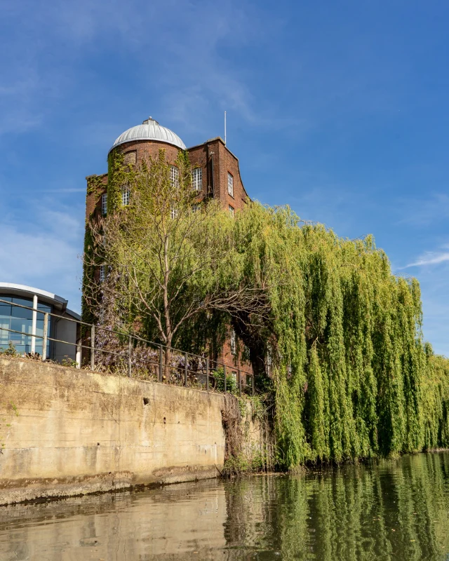 Make the most of your summer in Norwich☀️ Think about relocating to Norwich? There’s no better time than summer to explore everything this city has to offer! 🌊 Paddle along the scenic River Wensum 🍴 Indulge in tasty street food at the iconic Norwich Market 🍻 Unwind in one of our many sun-soaked beer gardens and bars Whether you're visiting or planning a move, Norwich is calling. Discover how you can make the most of life here- link in bio! 🛶🍦✨ #WorkinNorwich #LifeinNorwich