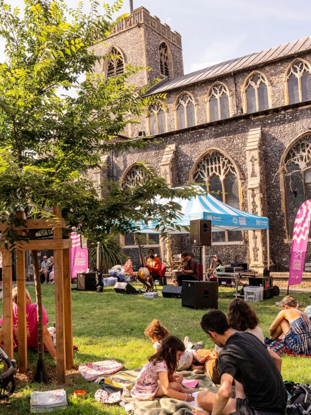 Norwich is bursting with things to see and do. From award-winning shopping and thriving independent venues to awe-inspiring historic landmarks, this city has it all.☀️ Enjoy everything from free live music to wine festivals and beyond, and see why our vibrant cultural capital ranks among the UK’s top 10 best places to live! ✨Discover more about life and work in Norwich [link in bio]